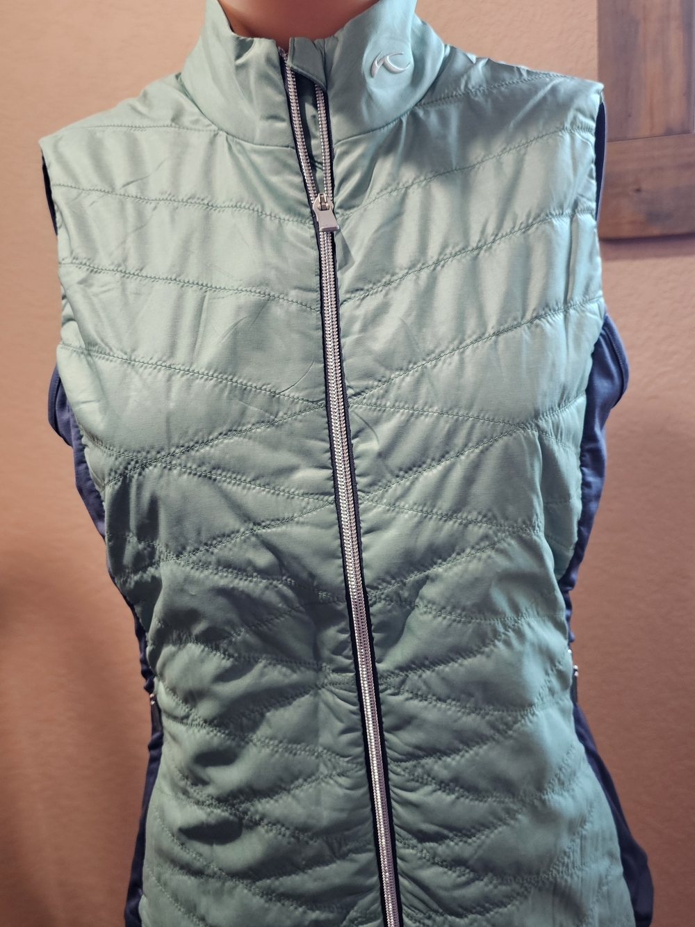 KJUS Hybrid Vest Women’s NWT Green Full Zip Lightweight Insulated Golf Athletic